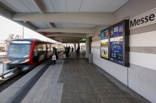 U-Bahn an der Haltestelle Messe - direkte Verbindung zum Messezentrum Nürnberg
